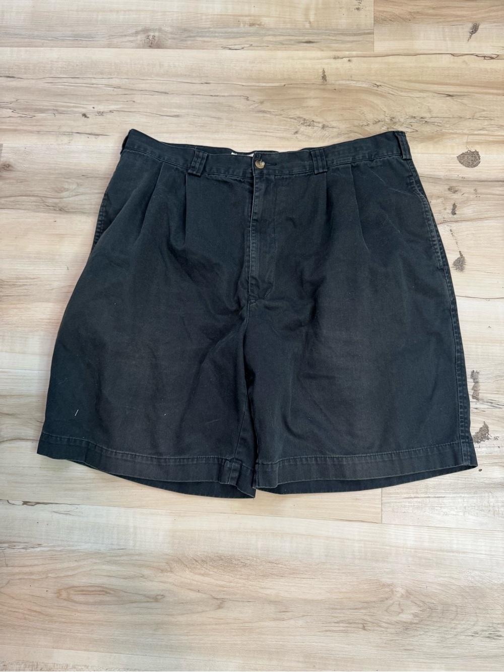 Men's Black Pleated Cotton Shorts